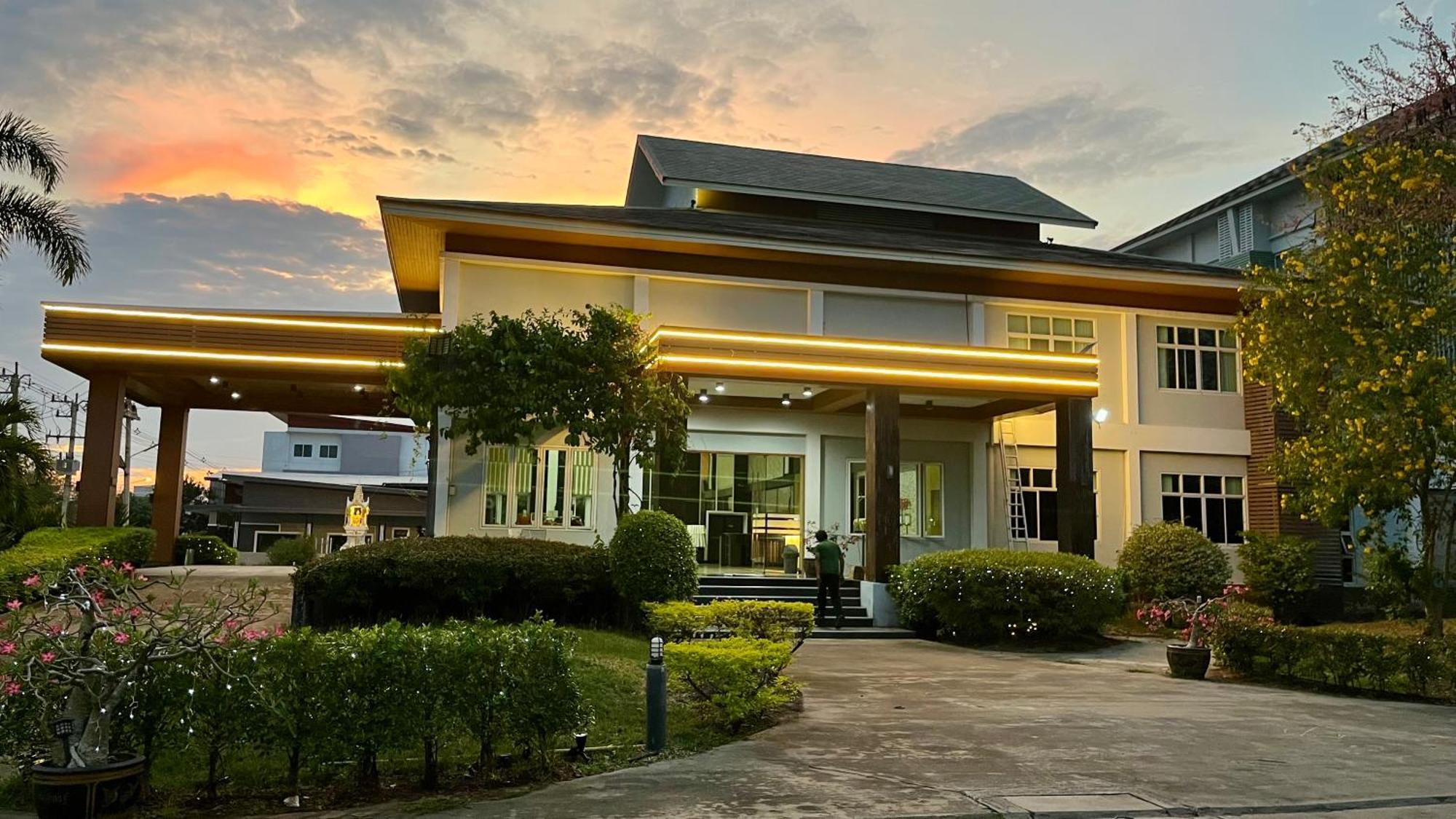 Akelada Hotel Nang Rong Ngoại thất bức ảnh